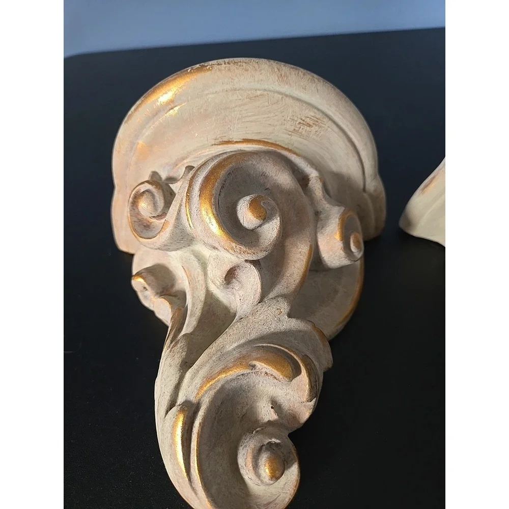 Italian Rococo Style Carved Giltwood Wall Bracket Wall Corbel Wall Shelf Pair